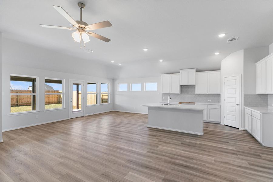 Spacious, unfurnished interior of a new home in River Ranch, Dayton (Image 21).