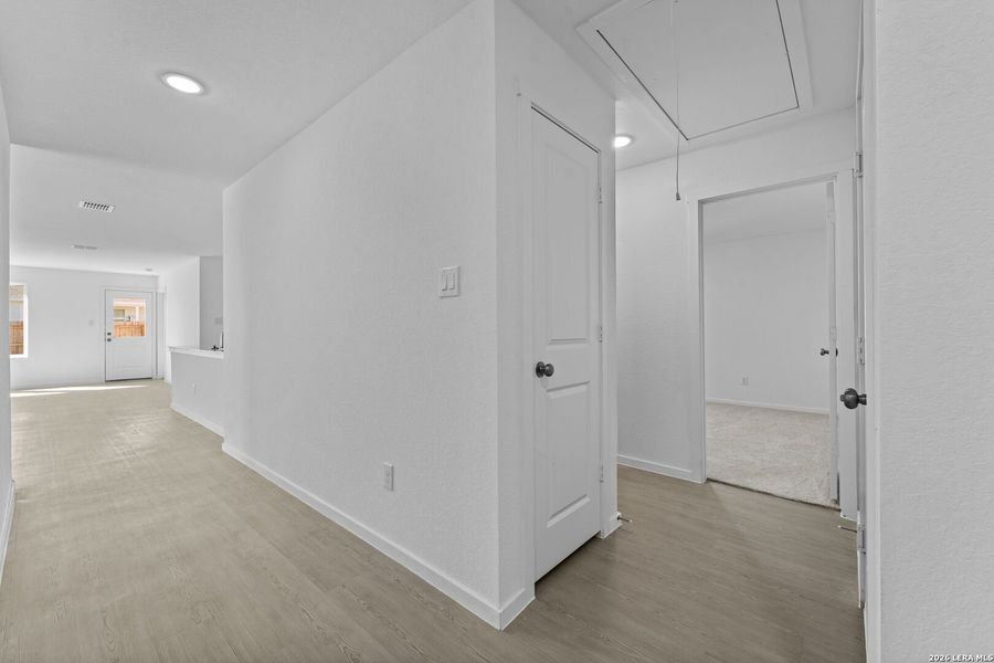 Spacious, unfurnished interior of a new home in Friendship Oaks, Fredericksburg (Image 13).