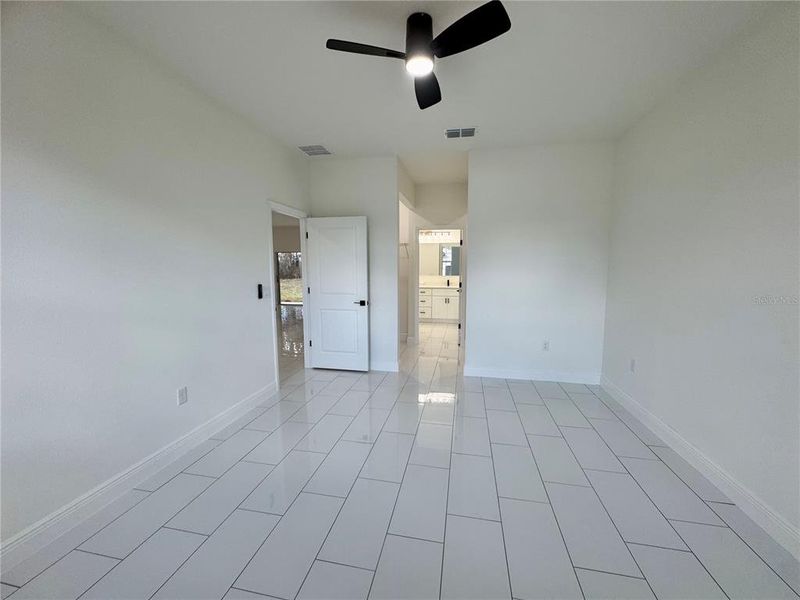 Spacious, unfurnished interior of a new home in , Ocala (Image 31).