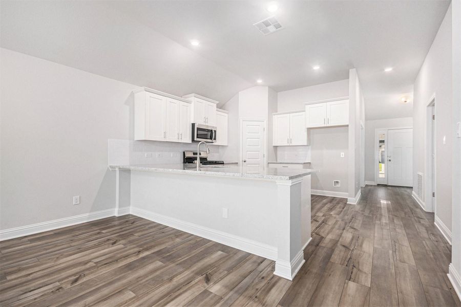 Spacious, unfurnished interior of a new home in Lago Mar, La Marque (Image 14). Spacious, unfurnished interior of a new home in Lago Mar, La Marque (Image 14).