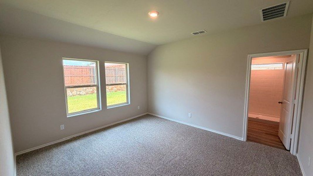 Spacious, unfurnished interior of a new home in Sandy Beach, Azle (Image 22).