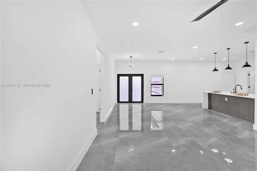 Spacious, unfurnished interior of a new home in , Lehigh Acres (Image 14).