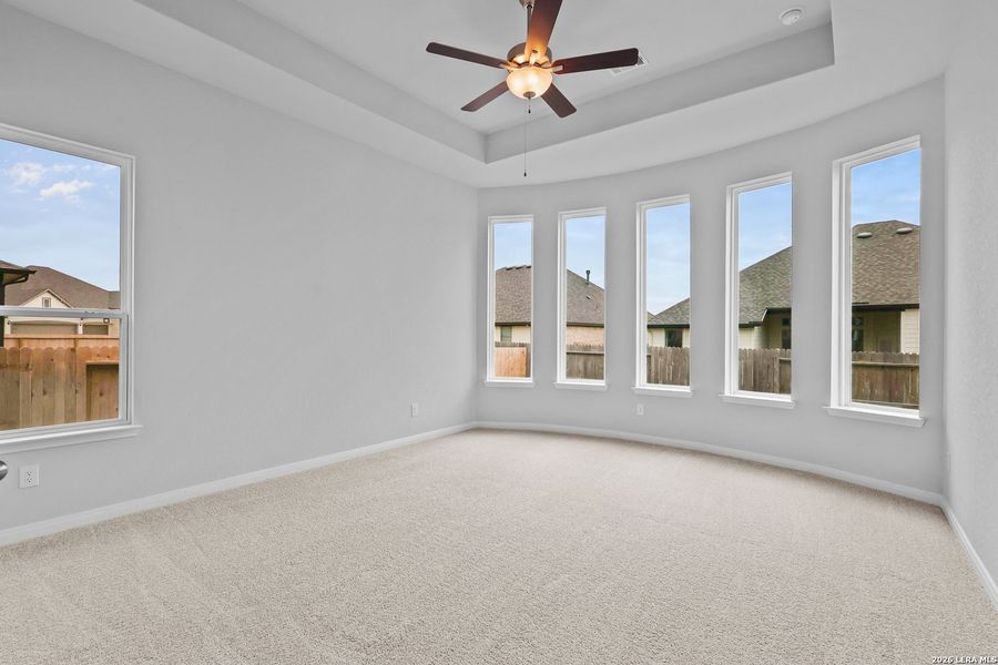 Spacious, unfurnished interior of a new home in Buffalo Crossing, Cibolo (Image 25).