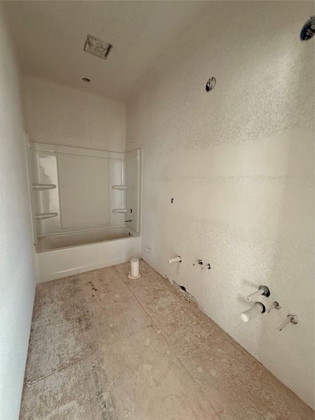 Spacious, unfurnished interior of a new home in Berry Creek Highlands, Georgetown (Image 17).