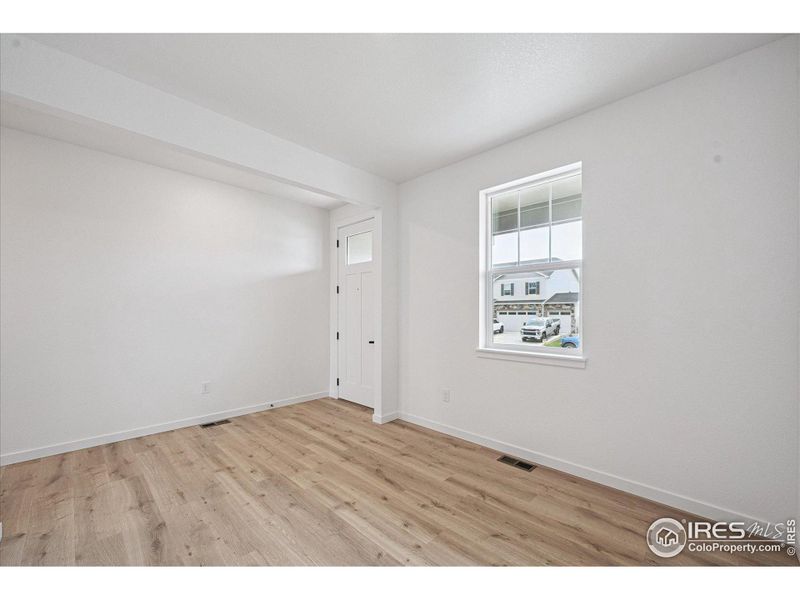Spacious, unfurnished interior of a new home in Hansen Farm, Fort Collins (Image 11).