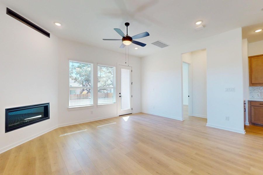 Spacious, unfurnished interior of a new home in Heritage, Dripping Springs (Image 19).
