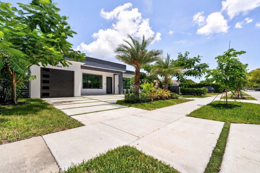 007-011-Front Yard-1500x1000 007-011-Front Yard-1500x1000
