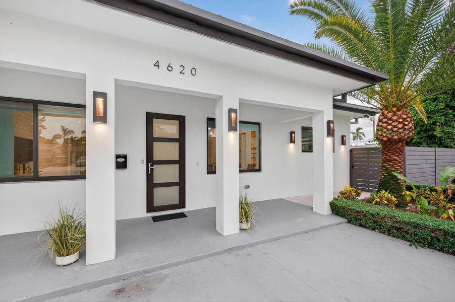Exterior details and patio area of a home in , Oakland Park (Image 1). Exterior details and patio area of a home in , Oakland Park (Image 1).