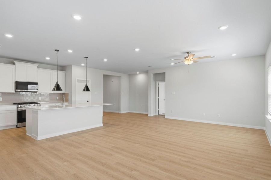 Image 23 of a home in Sunterra Lakes.