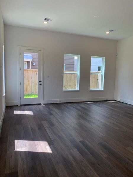 Spacious, unfurnished interior of a new home in , Houston (Image 7).