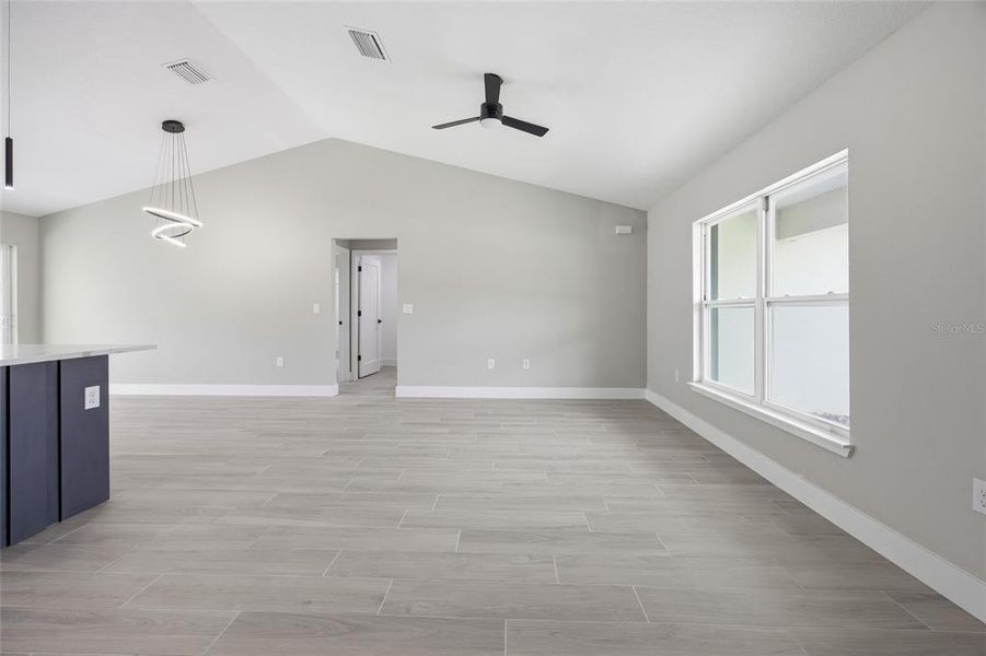 Spacious, unfurnished interior of a new home in , Citrus Springs (Image 22).