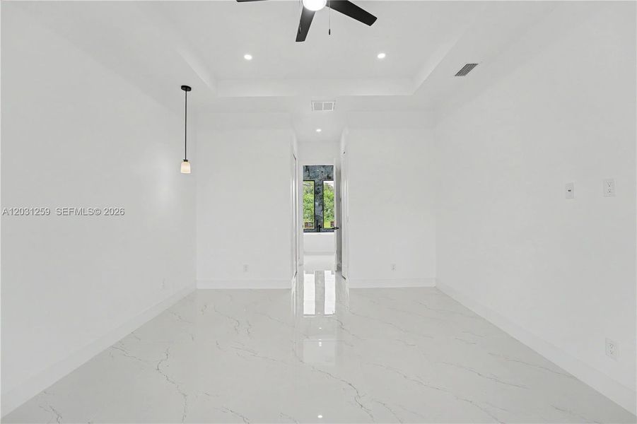 Spacious, unfurnished interior of a new home in , Cape Coral (Image 18).