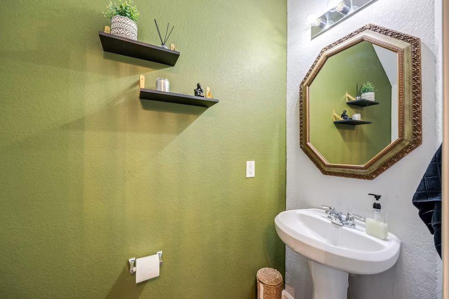 Furnished interior view inside a new home in Imperial Heights, Houston (Image 18). Furnished interior view inside a new home in Imperial Heights, Houston (Image 18).