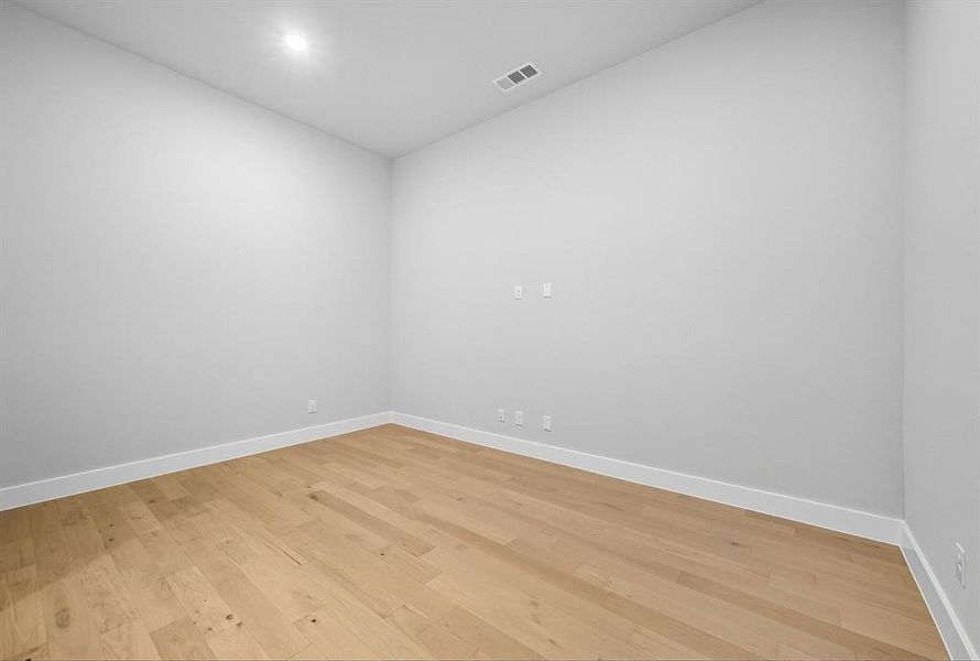 Spacious, unfurnished interior of a new home in Trinity Falls, McKinney (Image 16). Spacious, unfurnished interior of a new home in Trinity Falls, McKinney (Image 16).