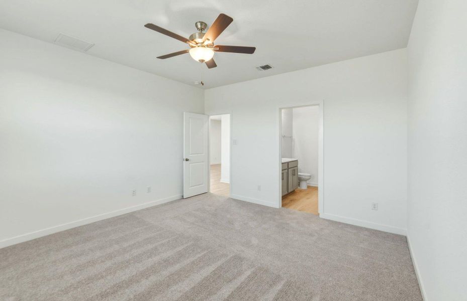 Spacious, unfurnished interior of a new home in Cameron Place, Austin (Image 20).
