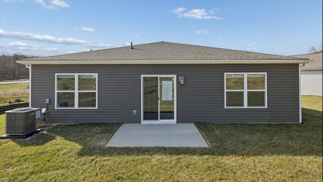 Exterior details and patio area of a home in Emory Creek, Harriman (Image 2).