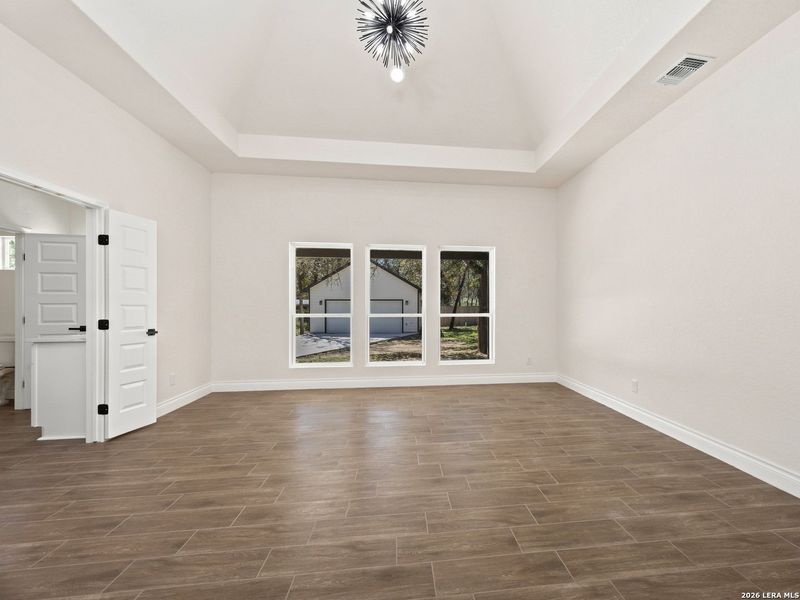 Spacious, unfurnished interior of a new home in , Elmendorf (Image 24).