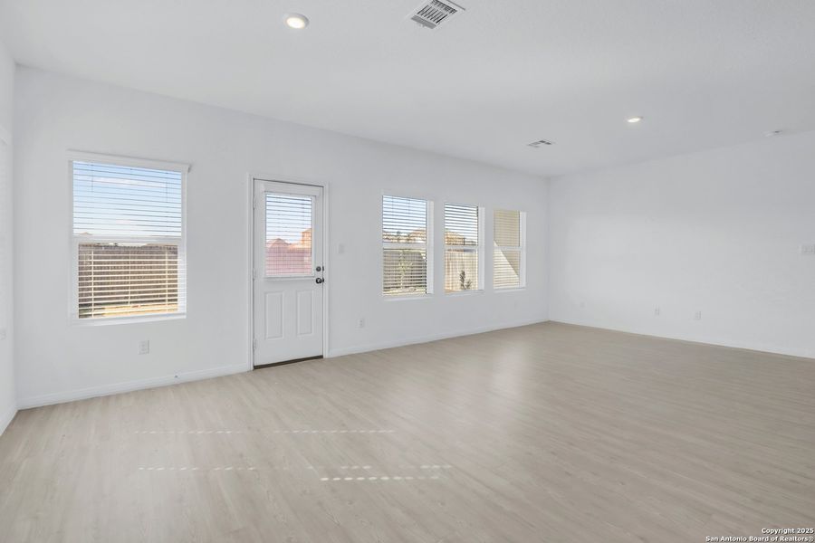 Spacious, unfurnished interior of a new home in Navarro Ranch: Classic Collection, Seguin (Image 17).