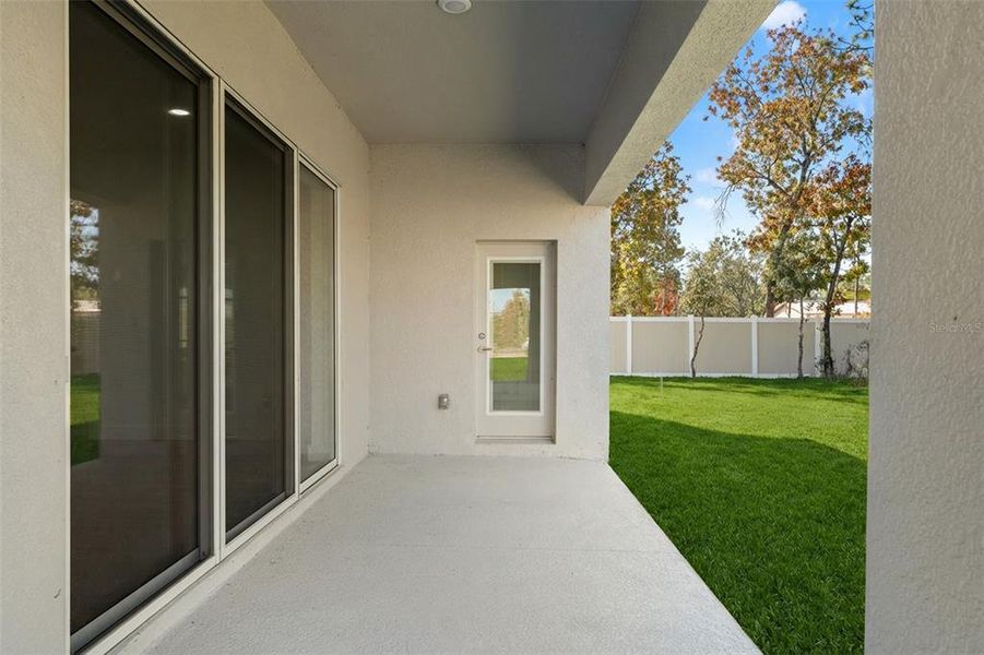 Exterior details and patio area of a home in , Weeki Wachee (Image 29).