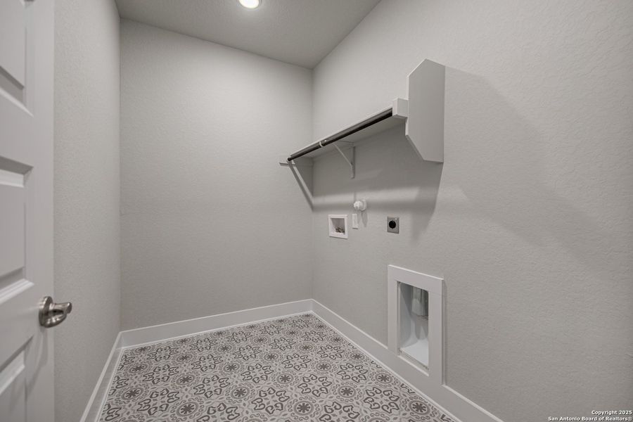 Spacious, unfurnished interior of a new home in Mesa Western, Cibolo (Image 19).