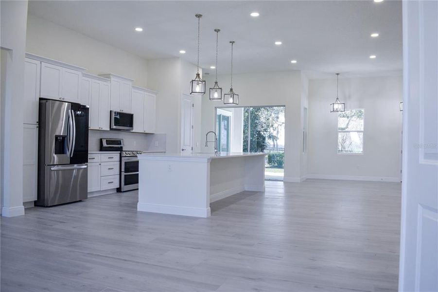 Furnished interior view inside a new home in , Lake Alfred (Image 7).