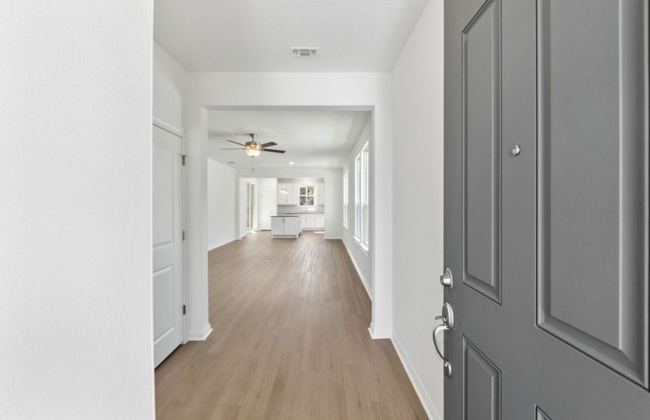 Spacious, unfurnished interior of a new home in Sun City Texas, Georgetown (Image 35). Spacious, unfurnished interior of a new home in Sun City Texas, Georgetown (Image 35).