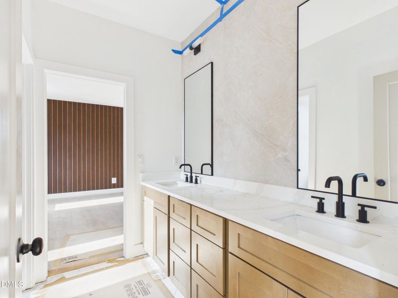 CAM06429G6-PR0015-STILL030