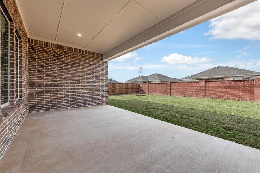 Exterior details and patio area of a home in Villages of Creekwood, Frisco (Image 24).