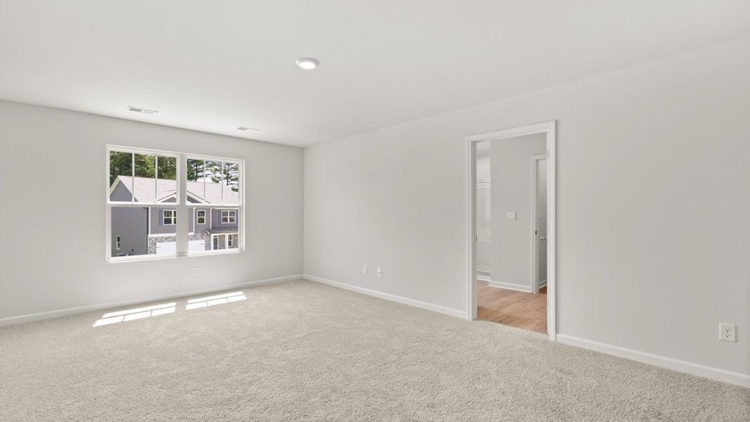 Spacious, unfurnished interior of a new home in Creekview, Atlanta (Image 19).