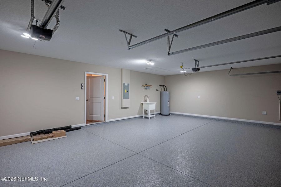 Spacious, unfurnished interior of a new home in Edinburgh Village, Jacksonville (Image 27).