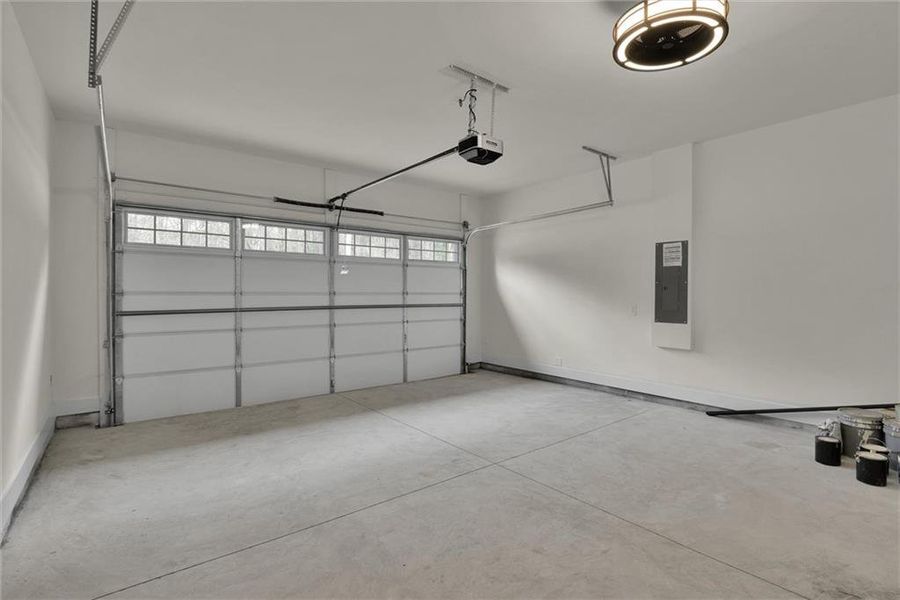 Spacious, unfurnished interior of a new home in , Atlanta (Image 22).