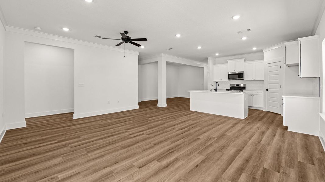Spacious, unfurnished interior of a new home in Caballeros Estates At Hombre, Panama City Beach (Image 17).
