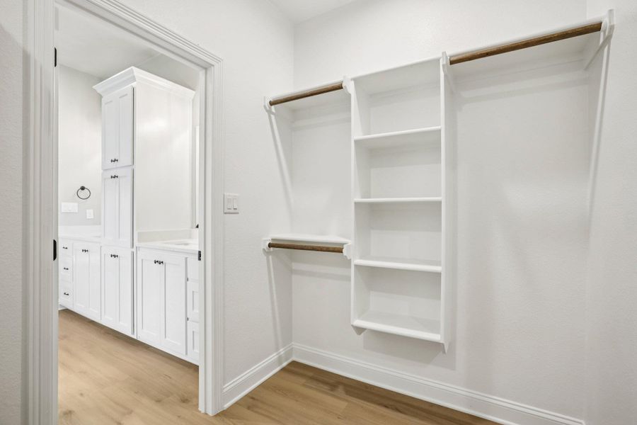 Spacious, unfurnished interior of a new home in Drake's Landing, Salado (Image 27).