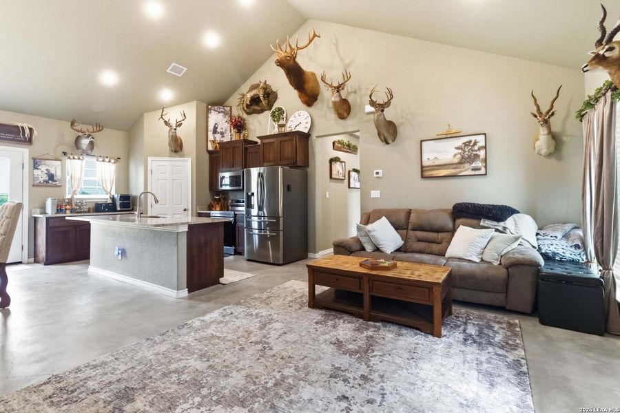 Furnished interior view inside a new home in , Sabinal (Image 10).