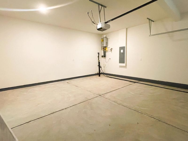 Spacious, unfurnished interior of a new home in Harrington, Greenville (Image 11).