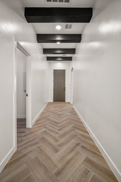 Spacious, unfurnished interior of a new home in Tierra Del Este 90, El Paso (Image 18).