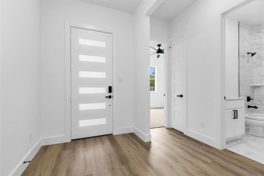 Spacious, unfurnished interior of a new home in , Houston (Image 23).