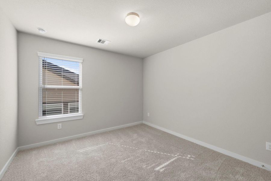 Spacious, unfurnished interior of a new home in Barton Creek Ranch, Conroe (Image 32).