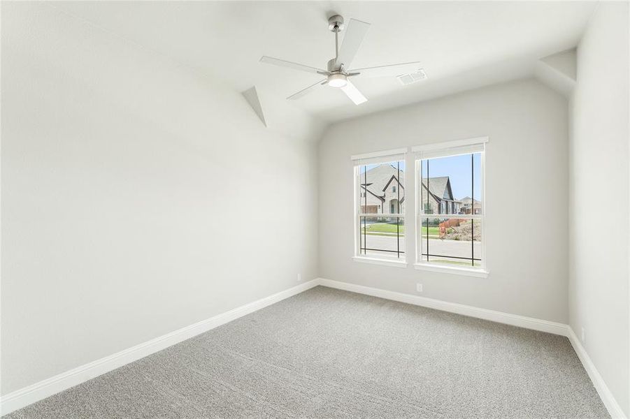 Spacious, unfurnished interior of a new home in Chaparral Park, Oak Point (Image 19).