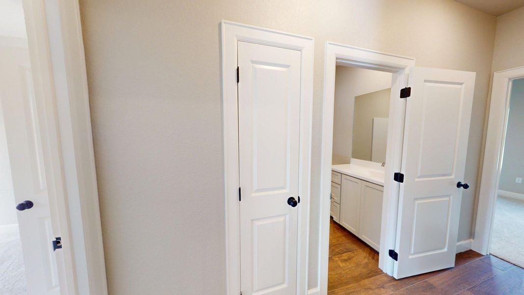 Spacious, unfurnished interior of a new home in , Lake Jackson (Image 29).