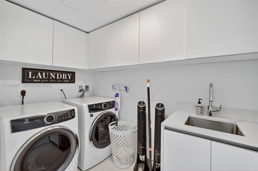 Furnished interior view inside a new home in , Pompano Beach (Image 57).