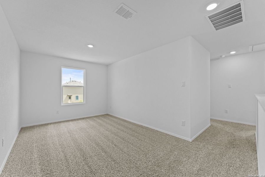 Spacious, unfurnished interior of a new home in Avenida, Converse (Image 27).