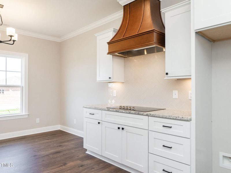 09 2374_WhelenDr Kitchen2