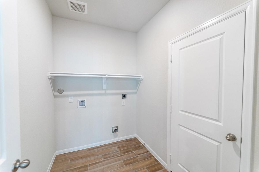 Spacious, unfurnished interior of a new home in Harvest Pointe, Needville (Image 19).
