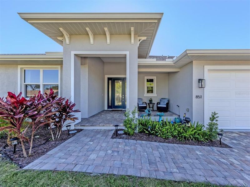 Exterior details and patio area of a home in , Venice (Image 3).