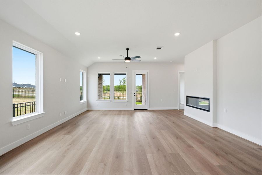 Spacious, unfurnished interior of a new home in Chambers Creek, Willis (Image 25).