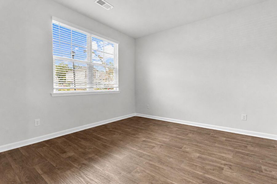Spacious, unfurnished interior of a new home in Lakeview at Kitfield, Moncks Corner (Image 14).