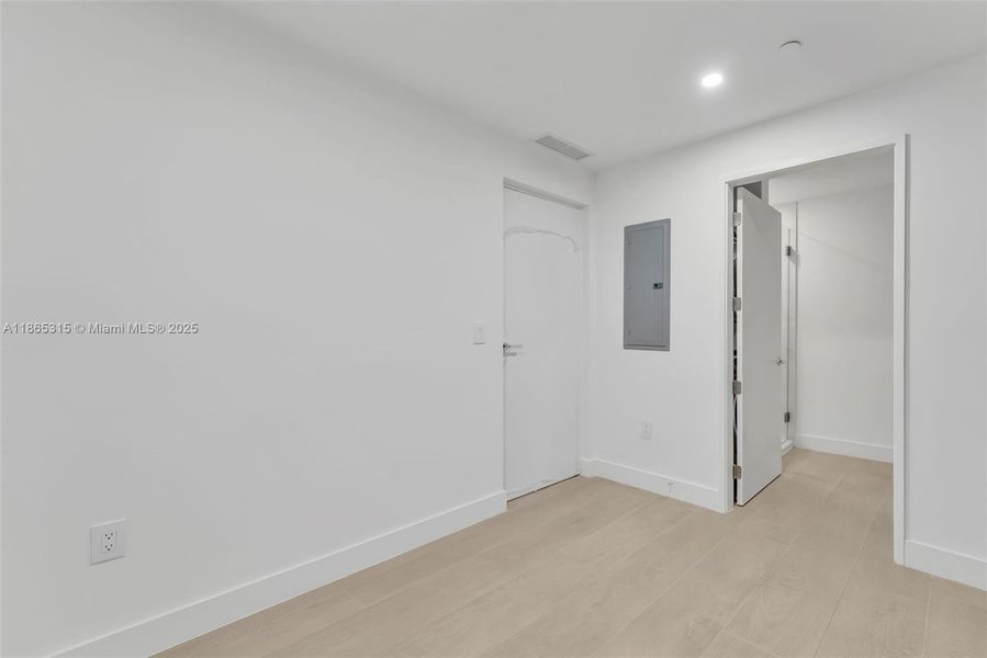 Spacious, unfurnished interior of a new home in Aria Reserve, Miami (Image 16). Spacious, unfurnished interior of a new home in Aria Reserve, Miami (Image 16).