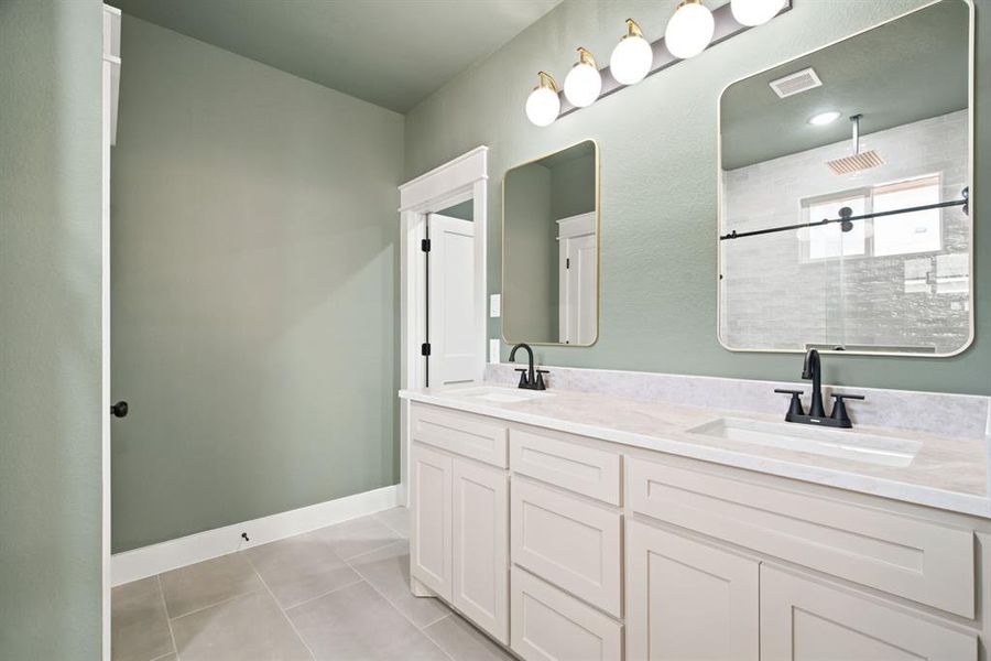Furnished interior view inside a new home in , Fort Worth (Image 14).
