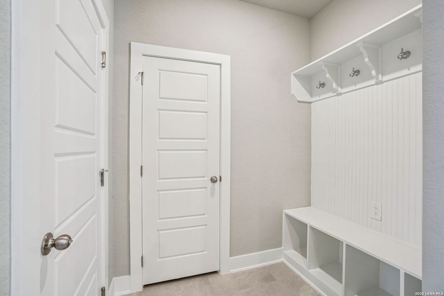 Spacious, unfurnished interior of a new home in Lark Canyon, New Braunfels (Image 17).